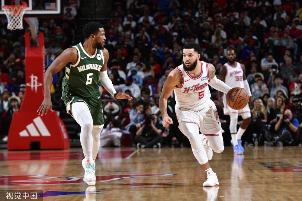 上球员面露 上球员面露